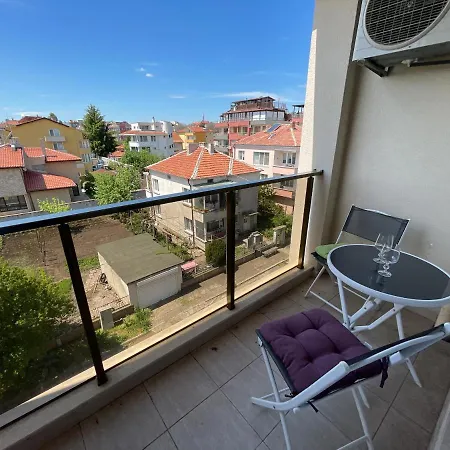 Apartment Near The Sea